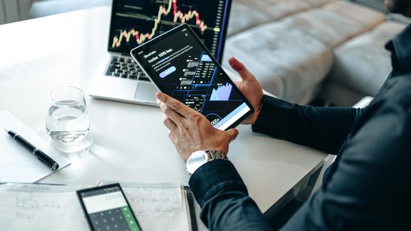 Comment un jeu de simulation de gestion de zoo peut-il enseigner la biologie et la conservation des espèces animales?